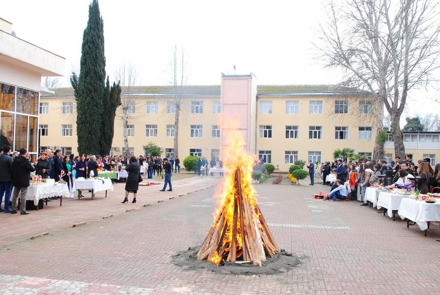 Mingəçevir Dövlət Universitetində Novruz tonqalı yandırılıb