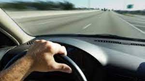 Sürücü həm qayda pozdu, həm də küçəni zibillədi - VİDEO