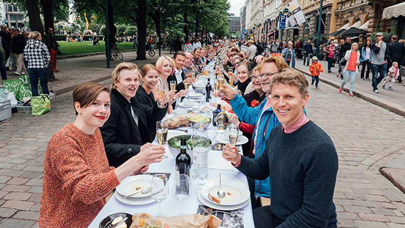 Dünyanın ən xoşbəxt ölkəsi açıqlandı (SİYAHI)