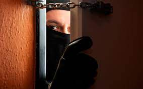 Bakıda evlərdən 5 500 manatlıq oğurluq edilib