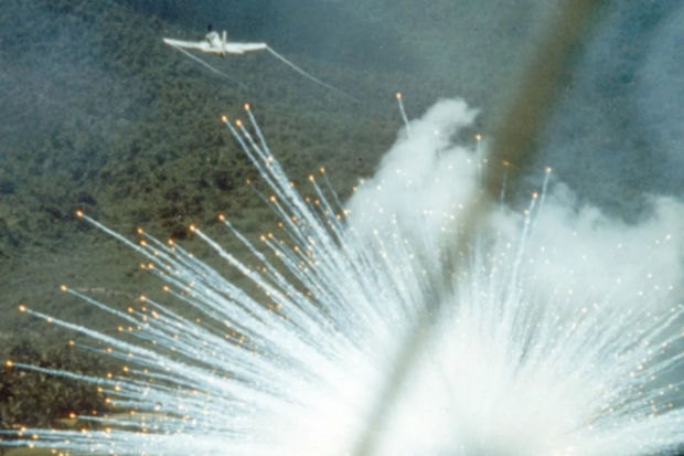 Россия продолжает использовать фосфорные боеприпасы против Украины - ВИДЕО