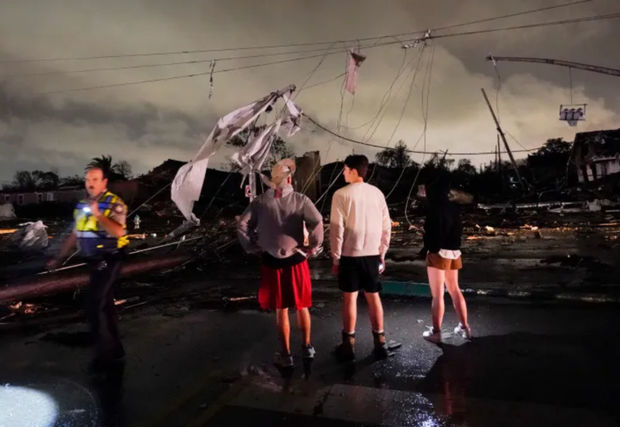 Yeni Orleanda tornado ölümlə nəticələnib - VİDEO