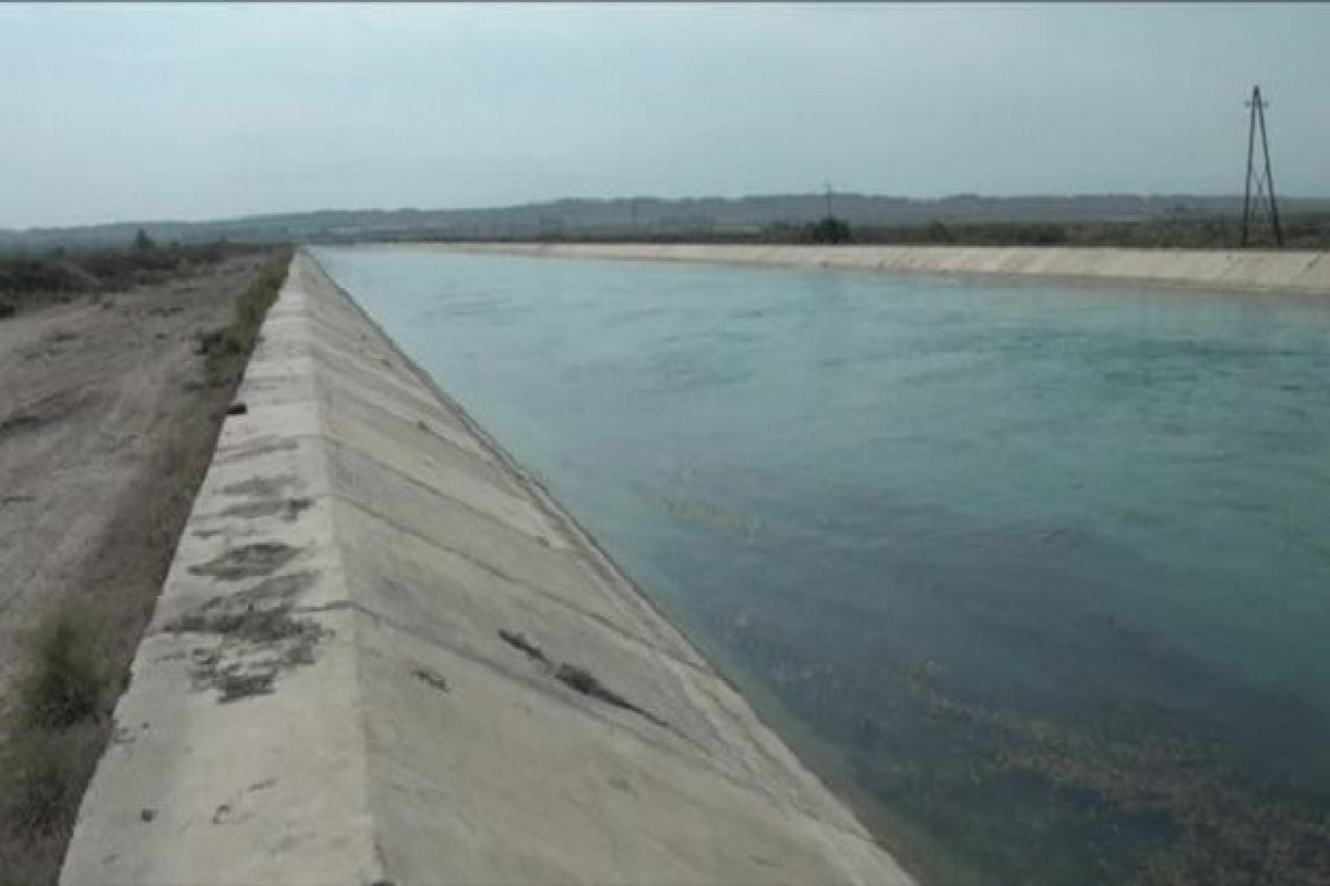 Sabirabadda kanaldan kişi meyiti tapılıb