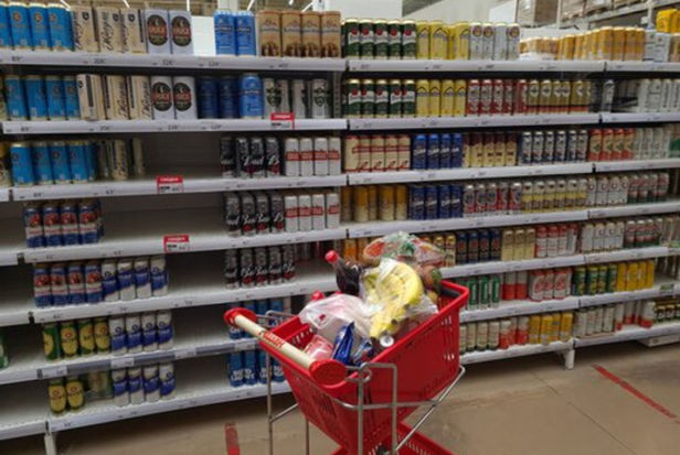Kanadada supermarketlərin rəflərindən Rusiya məhsullarını yığışdırırlar