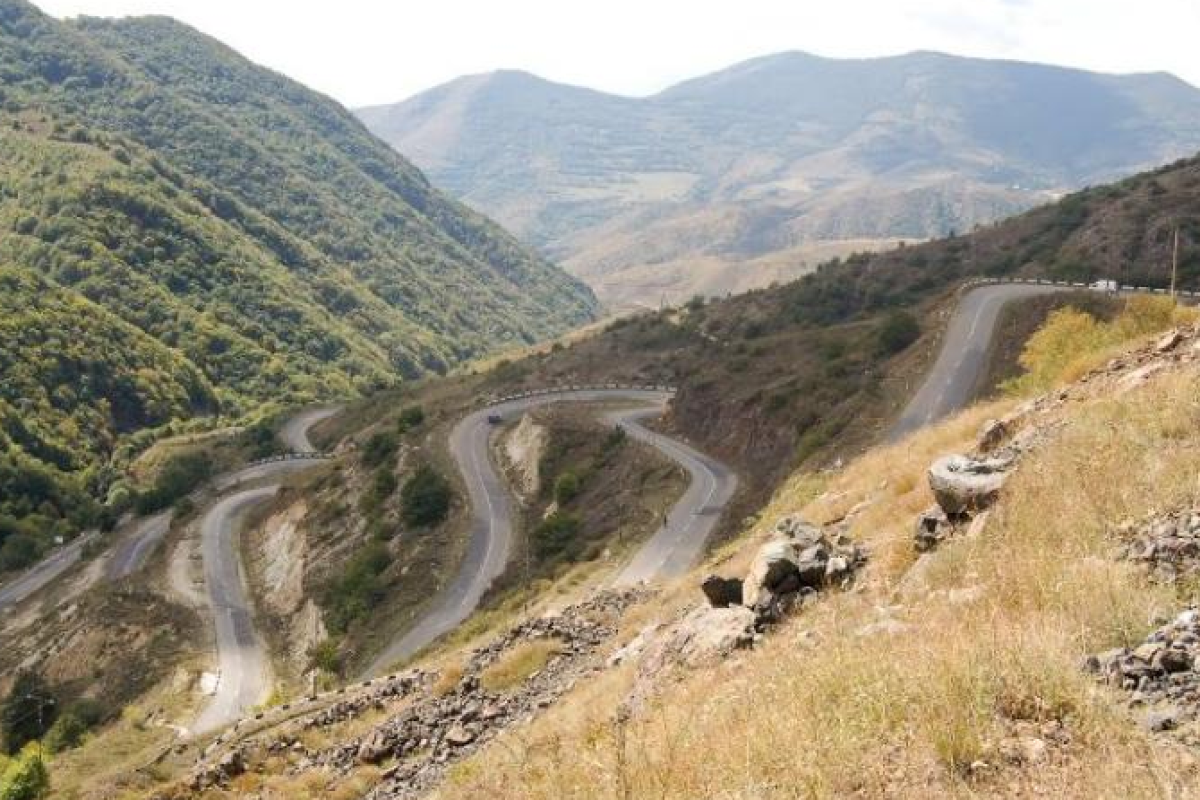 XİN: Ermənistan Laçın dəhlizi vasitəsilə hərbçilərin bölgəyə göndərilməsini davam etdirir