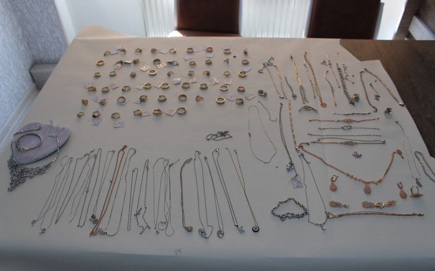 Azərbaycanda oyuncaq tapança ilə mağazaya basqın olub, 45 min manatlıq qızıl aparılıb -FOTO