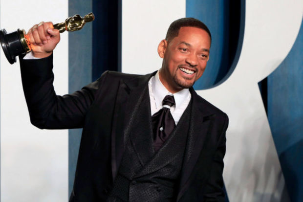 Уилл Смит извинился за нападение на ведущего 