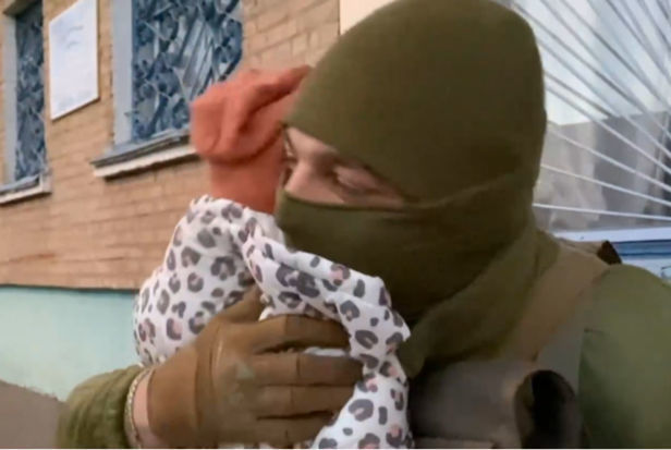 Украинская девочка отказалась от своей мечты ради защиты Родины - ВИДЕО