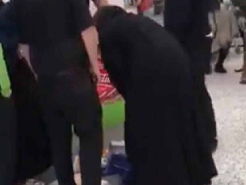 Marketdə oğurluq edən qadın qəfil soyundu - hər kəs şoka düşdü - VİDEO