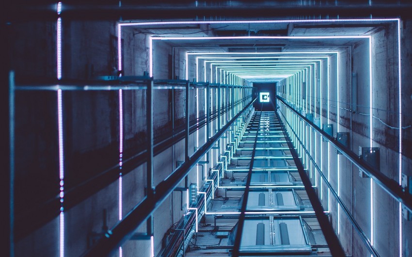 Bakının mərkəzində restoranda lift qırılıb, 2 nəfər ağır xəsarət alıb