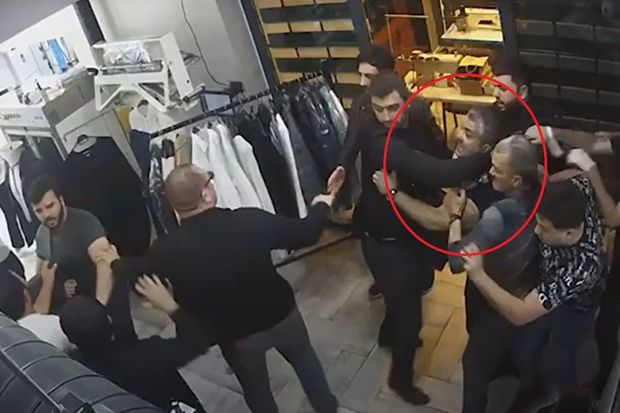 Bakıda federasiya prezidenti obyekt sahibini döydü - ANBAAN VİDEO