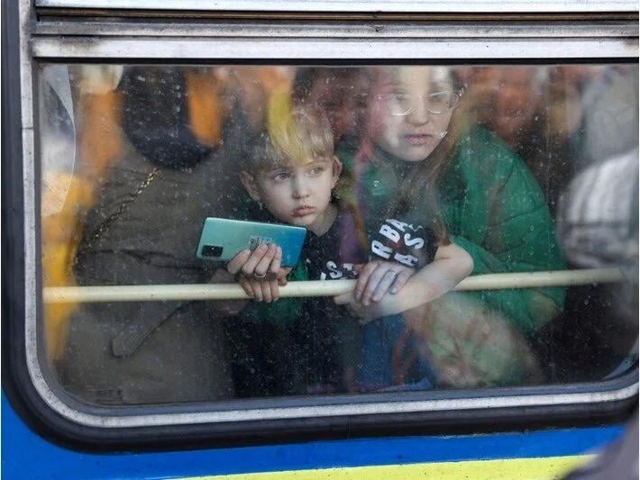 Ukraynadan qonşu ölkələrə keçən qaçqınların sayı 4,5 milyonu ötüb