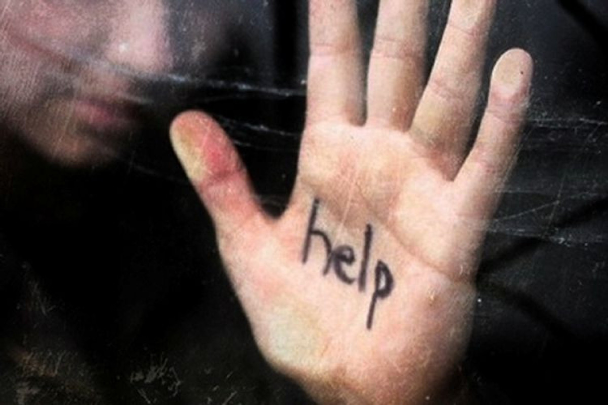 Prokuror insan alverində ittiham olunan qadınlara cəza istəyib