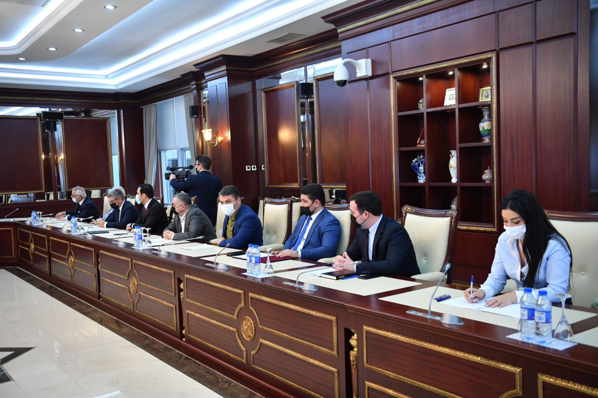 Parlamentin komitəsi AMB-nın daha aktiv fəaliyyət göstərməsini vacib sayıb