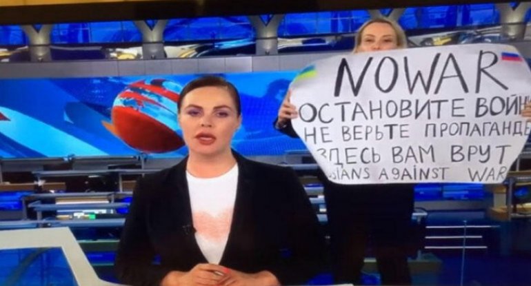 Alman qəzeti müharibəyə etiraz edən Marina Ovsyannikovanı işə götürdü