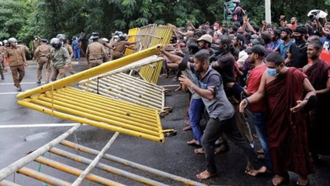 Bu ölkədə böhran: Deputatlar yeni baş nazir axtarırlar