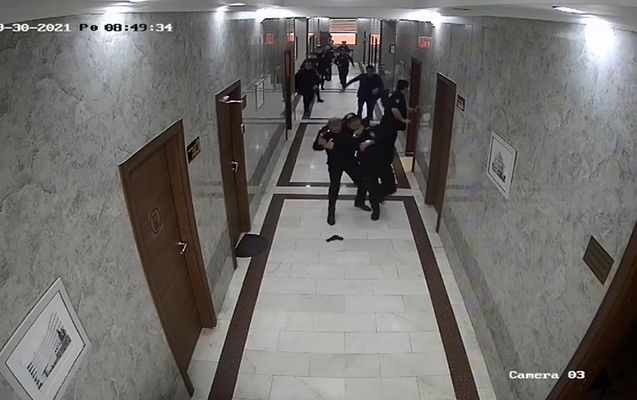 Polis arvadını belə öldürübmüş - DƏHŞƏTLİ VİDEO YAYILDI