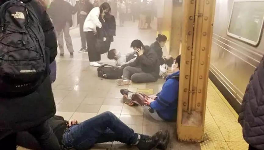 SON DƏQİQƏ: Metroda silahlı hücum: 28 yaralı var