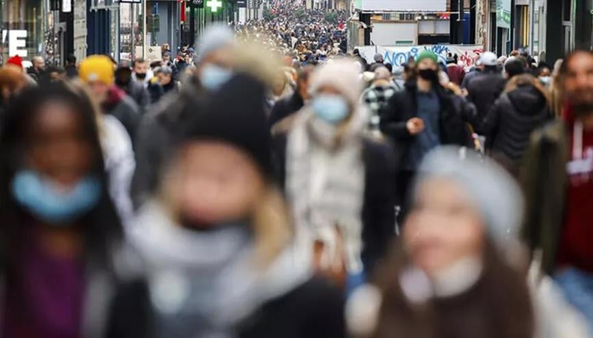 İspaniyada qalmaqal: Covid-19 peyvəndi şüşəsindən ağcaqanad çıxdı