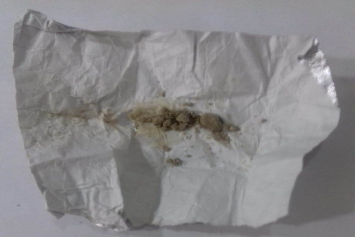 Təcridxanada olan qohumuna narkotik gətirən şəxs saxlanılıb