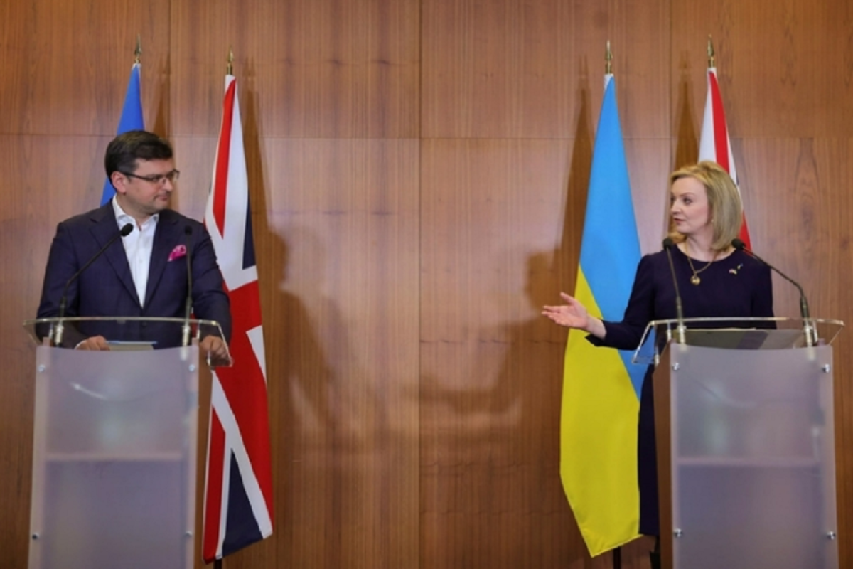 Kuleba və Liz Trass Ukraynaya silah tədarükünü müzakirə edib