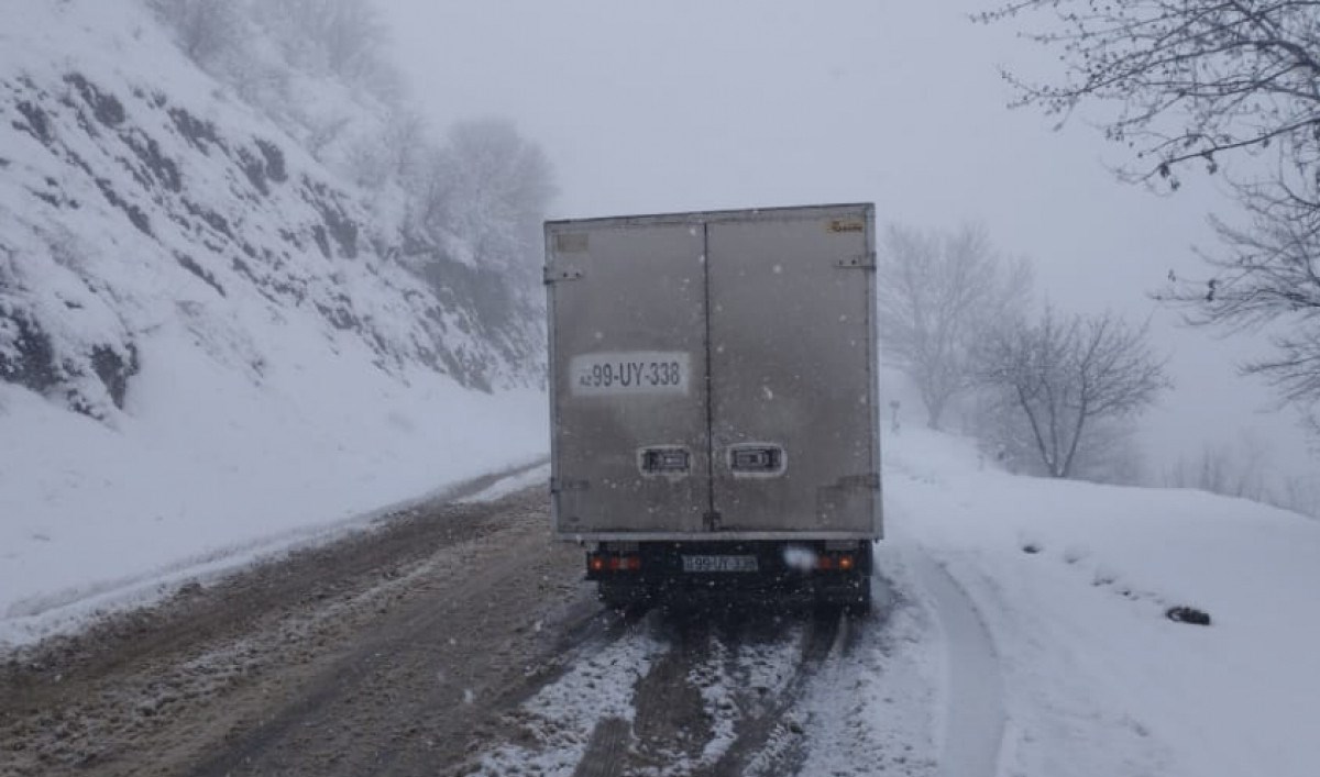 Gədəbəy və Daşkəsənə qar yağıb