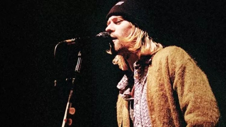 Əfsanəvi ifaçının akustik gitarası fantastik qiymətə hərraca çıxarılıb