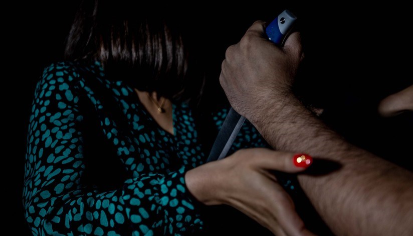 Bakıda qadını öldürməyə cəhddə təqsirləndirilən şəxsin məhkəməsi başlayır