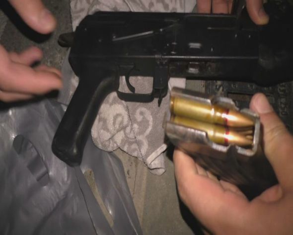 Mingəçevirə “Kalaşnikov” avtomatı satmağa gələn keçmiş məhkum tutuldu - FOTO