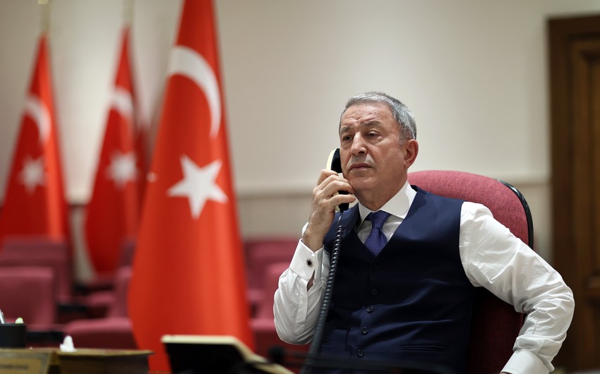 Türkiyə və Ukraynanın müdafiə nazirləri arasında telefon danışığı olub