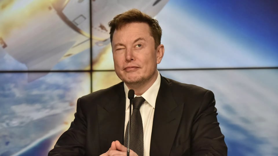 Elon Musk: Evim belə yoxdur, dostlarımın boş otaqlarında qalıram