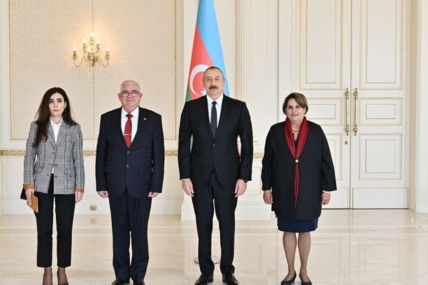 İlham Əliyev Kubanın ölkəmizə yeni təyin olunmuş səfirini qəbul etdi - YENİLƏNİB + FOTO