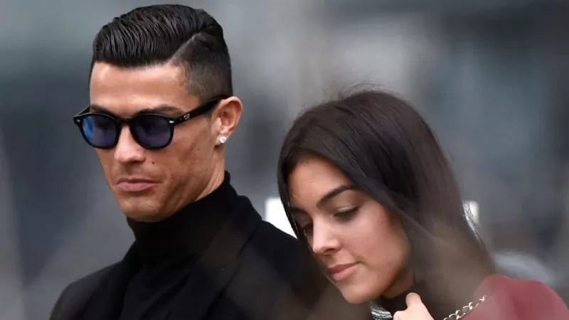 Ronaldonun yeni doğulan əkizlərindən biri dünyasını dəyişib