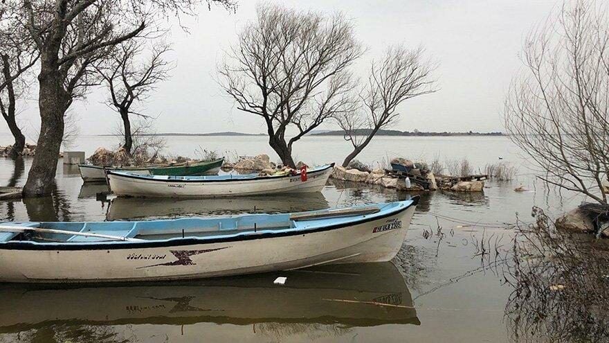 Uluabat gölü çürüyür