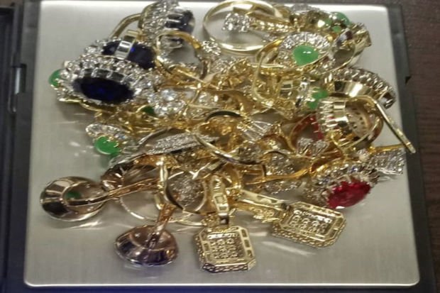 Предотвращен вывоз из Азербайджана крупной партии золотых украшений - ФОТО