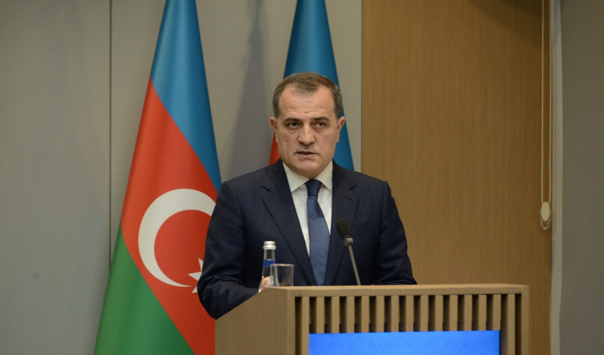 Azərbaycan və Çin xarici işlər nazirləri arasında telefon danışığı olub