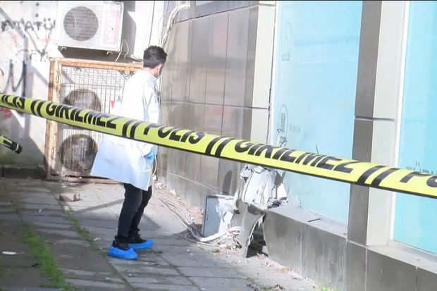 Türkiyədə partlayış: Hadisə yerindən saatlı bomba parçaları tapıldı - VİDEO