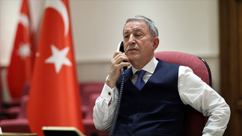 Hulusi Akar ukraynalı həmkarı ilə telefonda danışıb