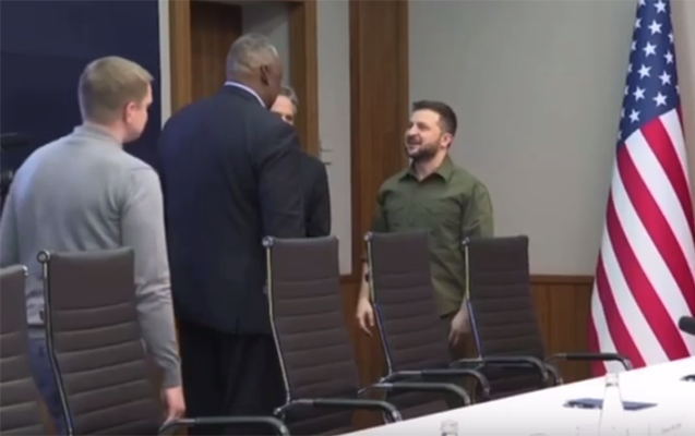 Pentaqon rəhbəri ilə Zelenskinin maraqlı dialoqu - Video