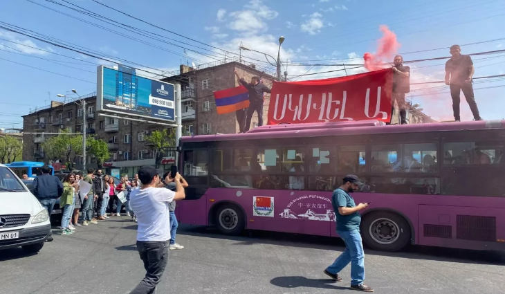 Ermənistanda Paşinyanın istefası tələbi ilə etiraz aksiyaları keçirilir