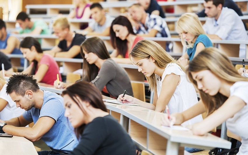 Azərbaycan dilində tədris verməyən özəl məktəblərin lisenziyaları geri alına bilər