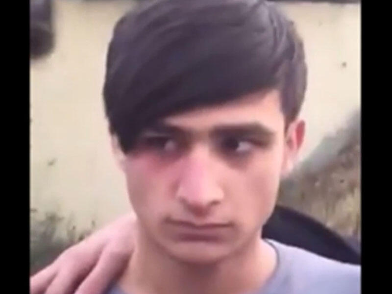 Azərbaycanda 4 yeniyetmə həmyaşıdını alçaldıb görüntüsünü 