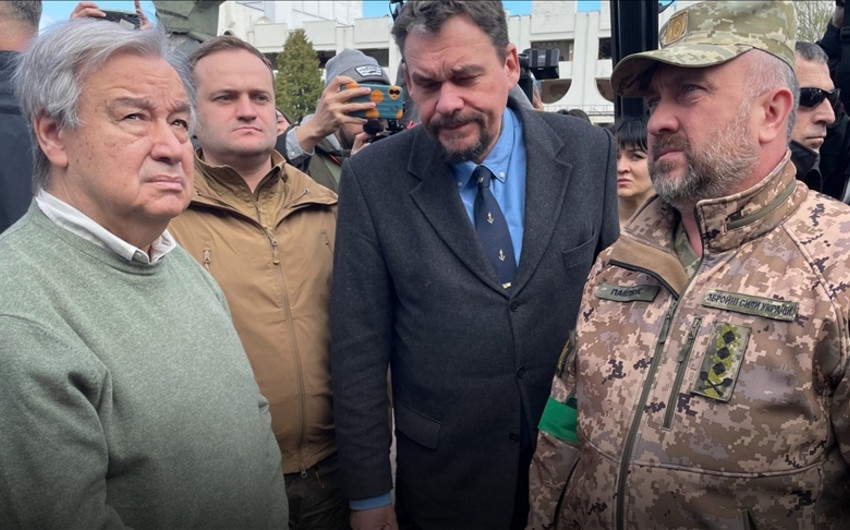 Генсек ООН приехал в освобожденный поселок Украины
