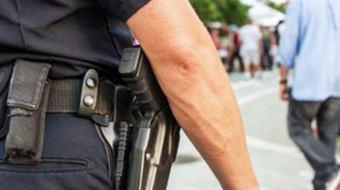 Bakıda polisə hücum edən şəxs ayağından vuruldu