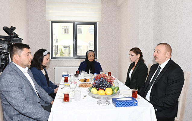 Prezident və xanımı şəhid Mahirin evində - Video