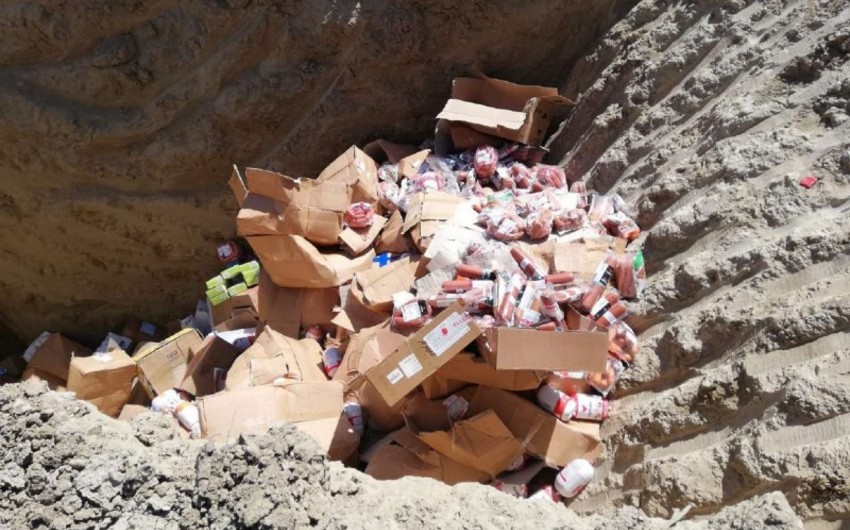 İstehlaka yararsız 4 tona yaxın kolbasa və sosiska məhv edilib