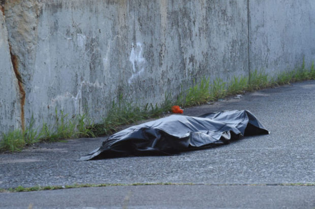 Kişinin meyiti işlədiyi şirkətin həyətində TAPILDI