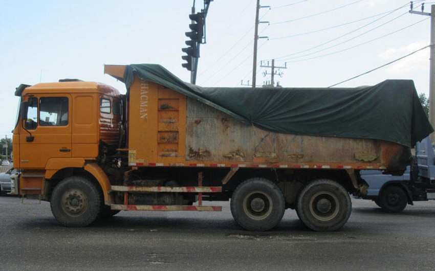Şəmkirdə yük maşınları toqquşub, 2 ölü, 1 yaralı var