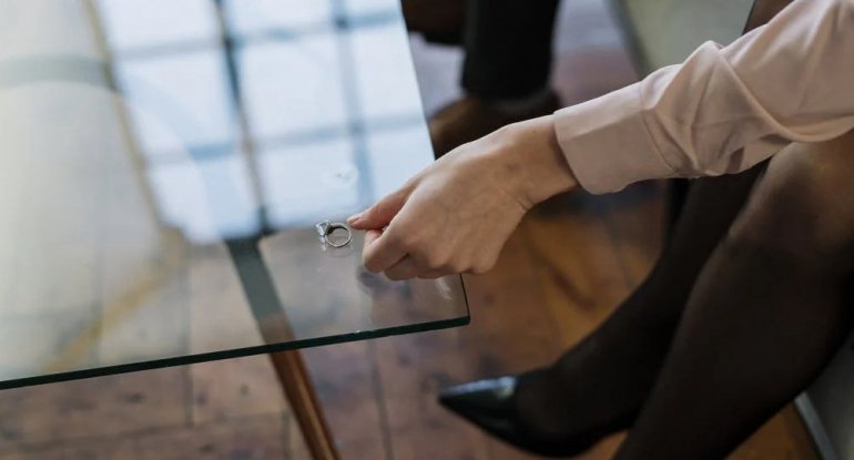 Kürəkəni ilə münasibəti olan qayınana qızının ailəsini dağıtdı