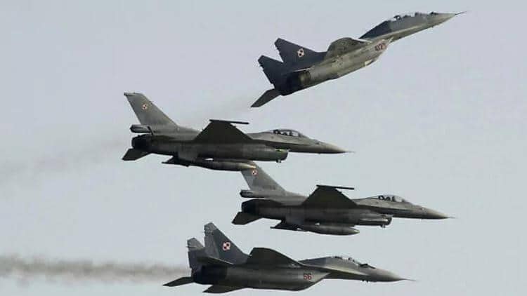 Ukrayna döyüş təyyarələri Rusiya tərəfindən vuruldu